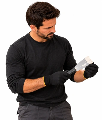 Man holding a putty knife, to fit modern new skirting boards